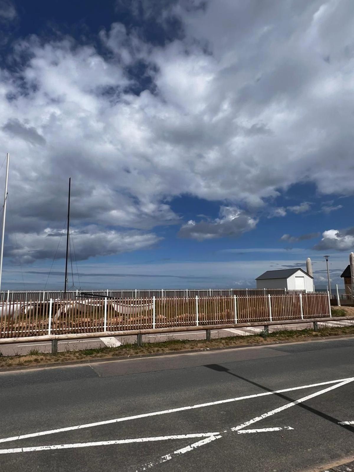 Un Coin Paisible En Front De Mer Villa Ouistreham Exteriör bild